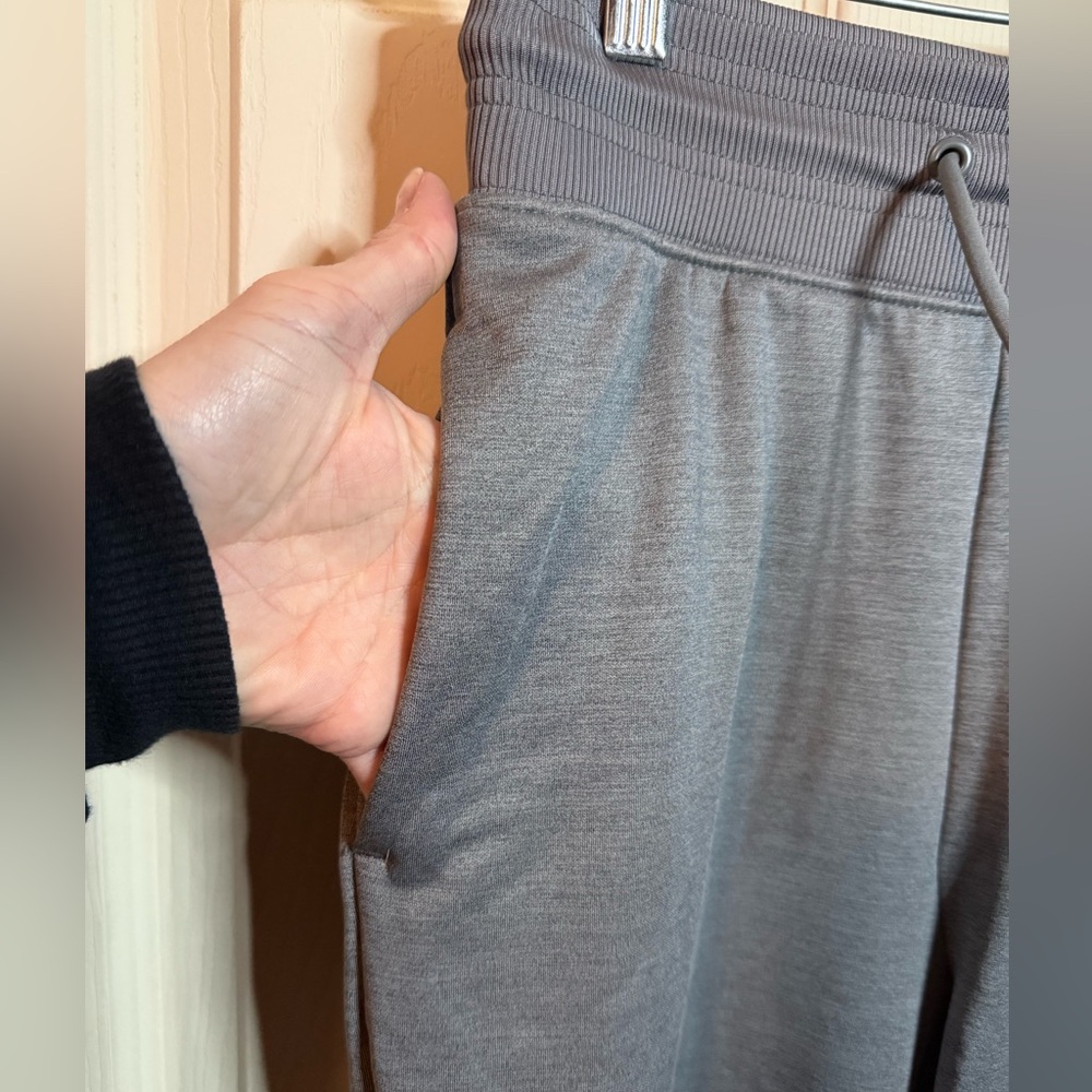 Nike Therma-Fit Fleece Lined Gray Joggers Woman’s Size Small - Picture 4 of 8